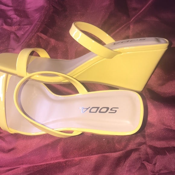 Soda | yellow square toe wedge - Picture 1 of 2